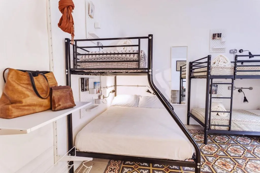 Room, Granny's Inn - Hostel, Malta