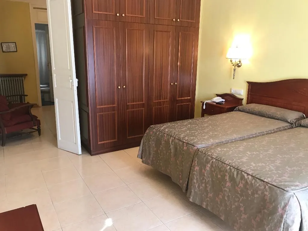 QUADRUPLE STANDARD Room, Camprodon, Barcelona