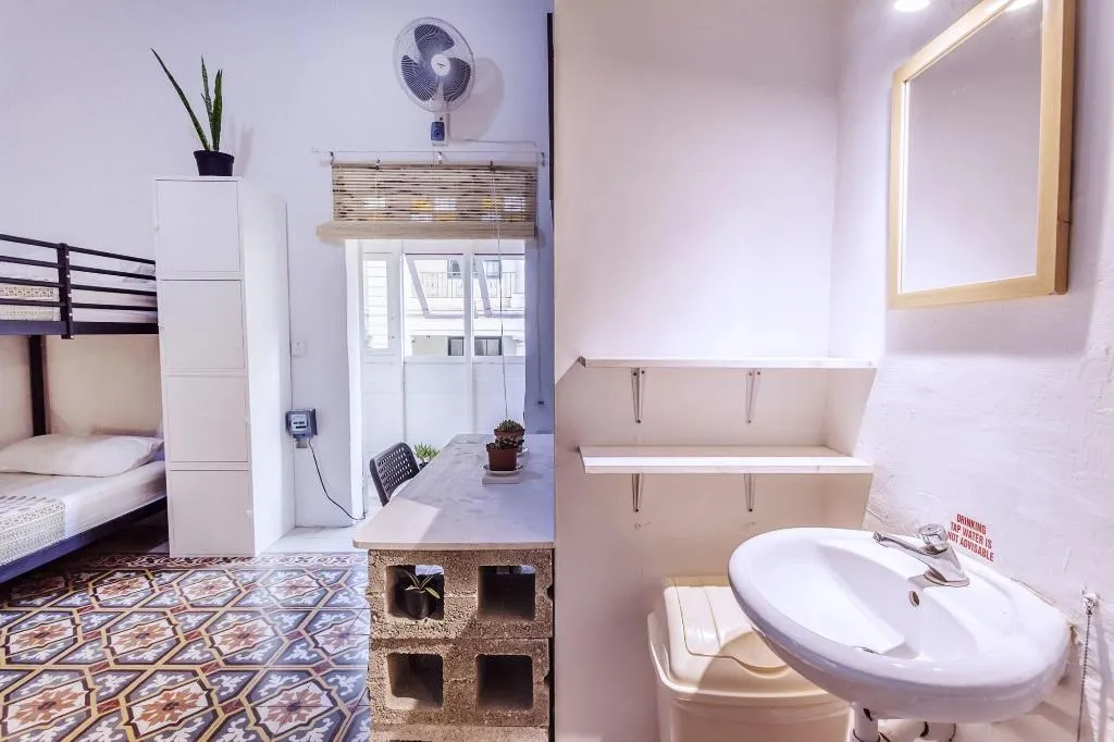 Room, Granny's Inn - Hostel, Malta