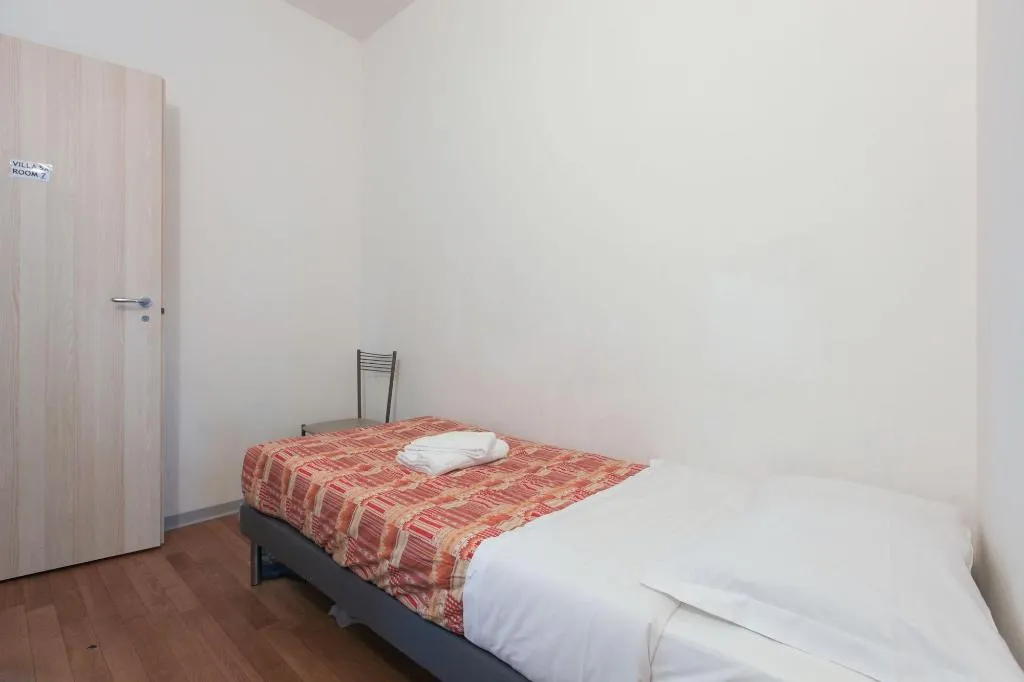 Room, Red Line Room Division, Milan