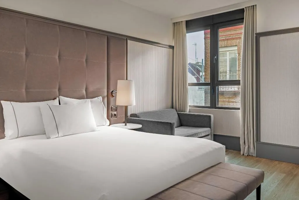 TRIPLE QUEEN SIZE BED Room, AC Madrid Avenida de America, Madrid