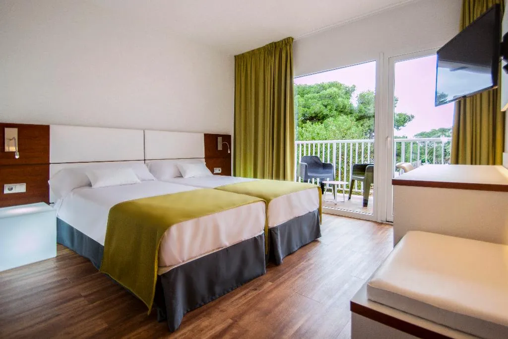 Room, Hotel Globales Cala Blanca, Menorca