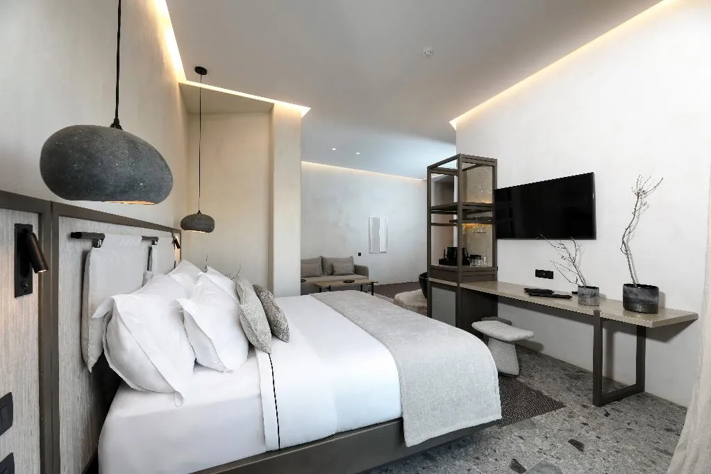 SUITE WITH JACUZZI Room, Aeonic Suites & Spa, Mykonos