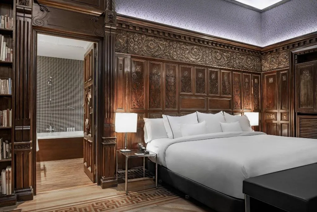 Room, AC Hotel Palacio del Retiro Autograph Collection, Madrid