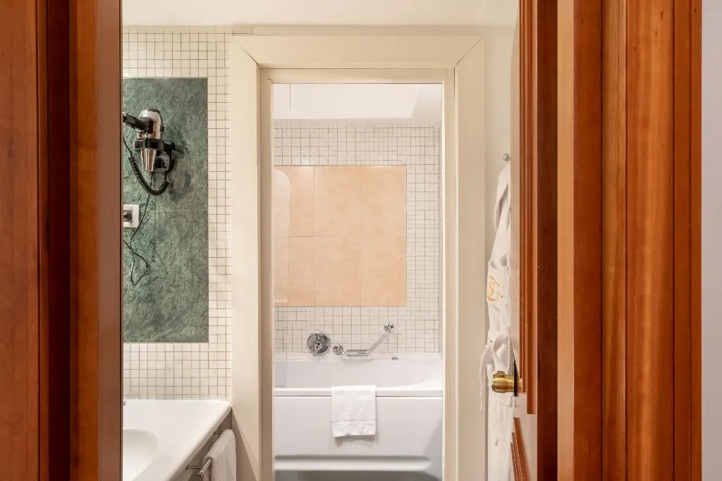 Room, Sanpi Milano, Milan