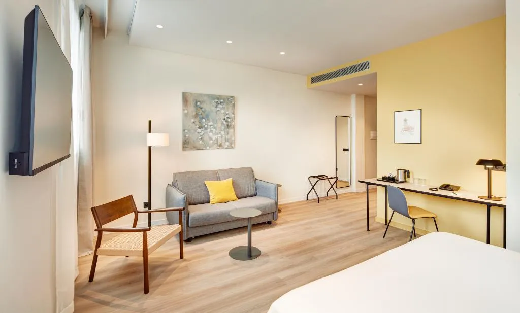 JUNIOR SUITE STANDARD Room, Sercotel Barcelona El Prat, Barcelona