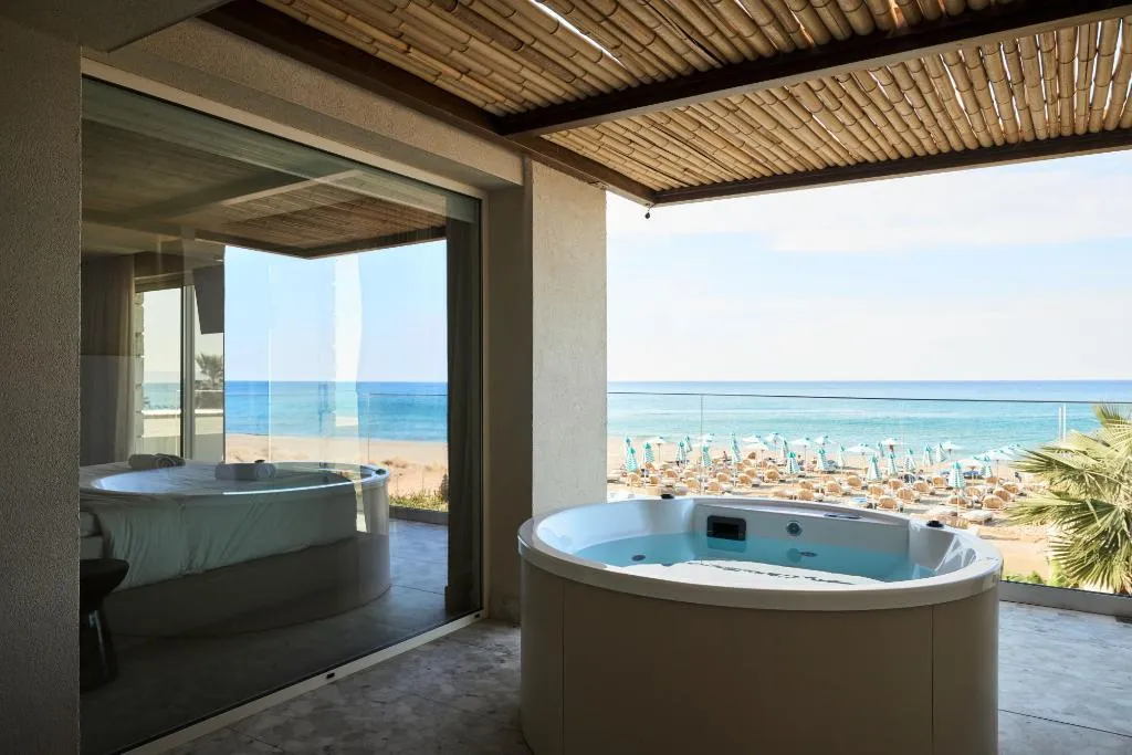 SUITE WITH JACUZZI Room, Uzenie All Suites Boutique Resort, Crete