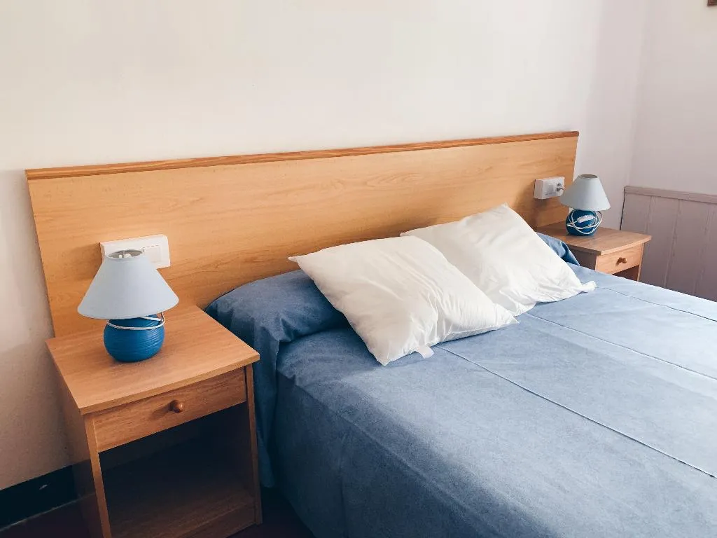 DOUBLE WITH SHARED BATHROOM Room, Hostal Portbou, Costa Brava