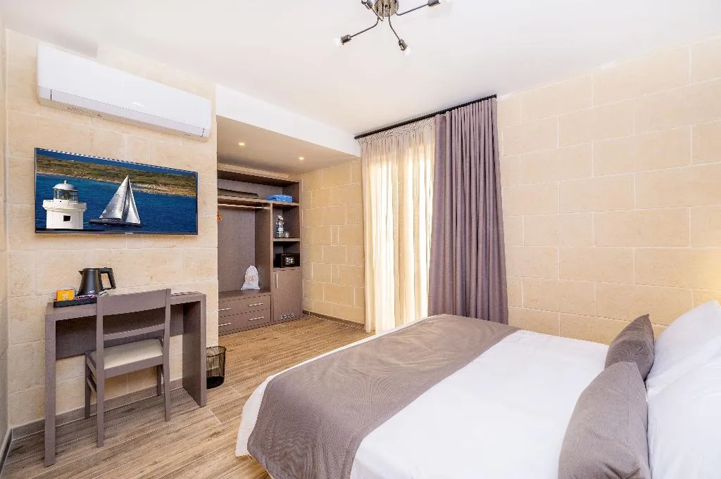 DOUBLE WITH BALCONY Room, C4 Retreats Gozo, Gozo