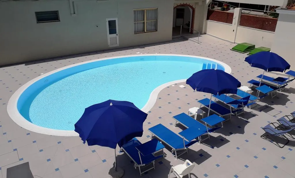 Pool, Central Park, Naples