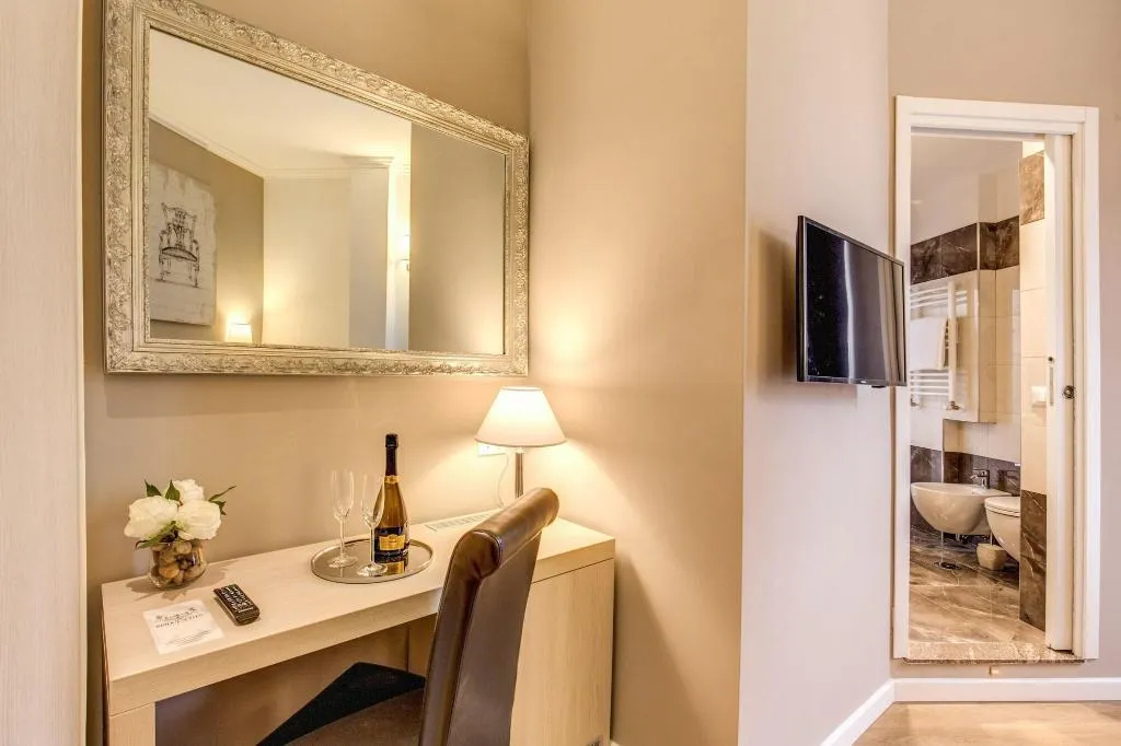 Room, The Bridge Suites, Rome