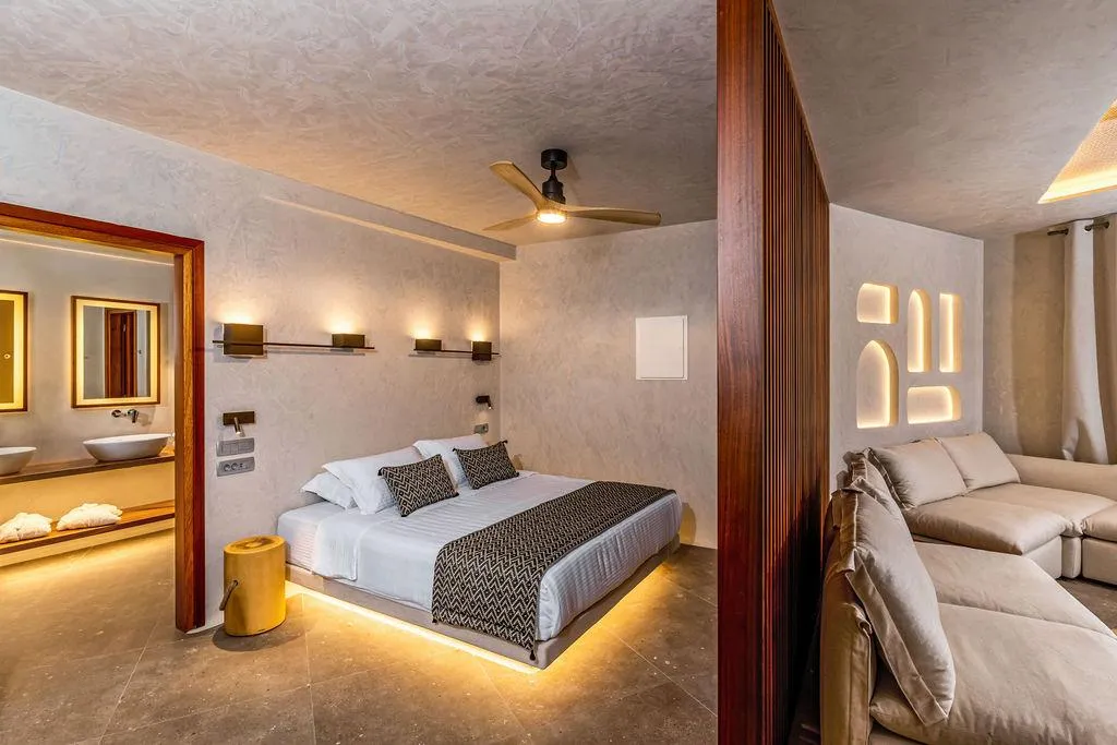 SUITE KING SIZE BED Room, Victoria Caves, Santorini
