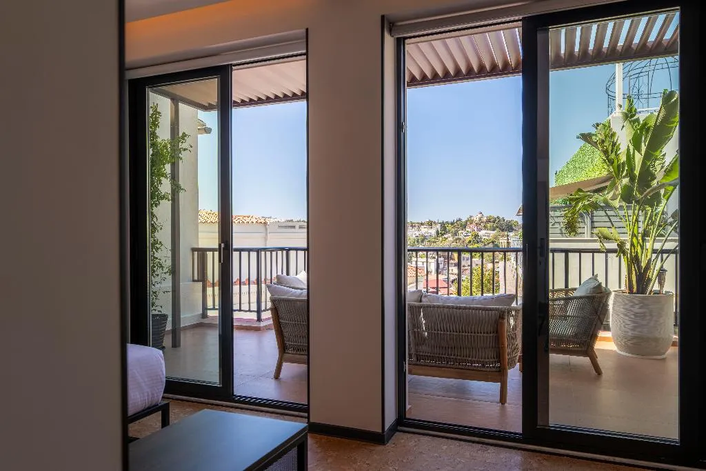 DOUBLE DELUXE QUEEN BED Room, Parea, Athens