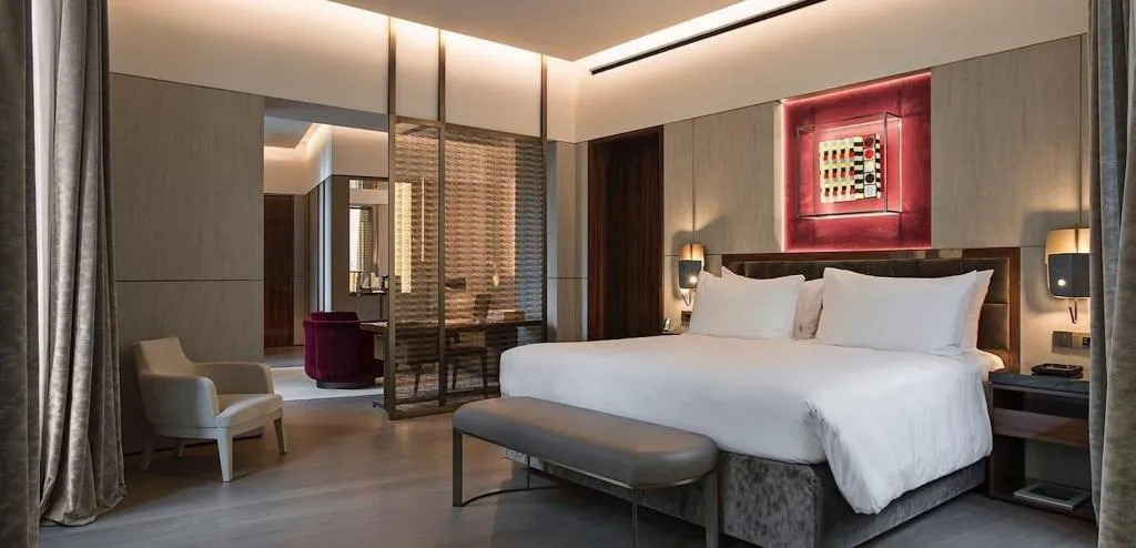 SUITE KING SIZE BED Room, Fendi Private Suites, Rome