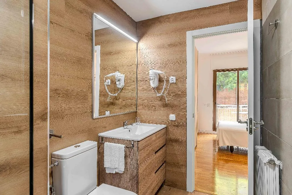 APARTMENT CAPACITY 4 Room, Aparthotel Bertran, Barcelona
