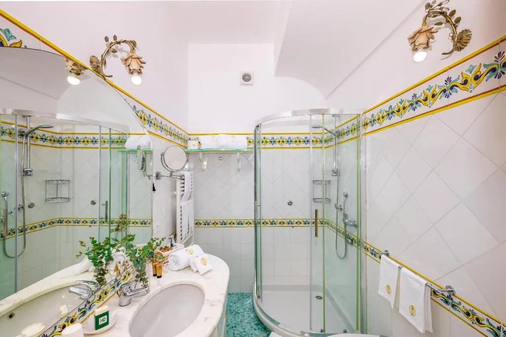 DOUBLE PARTIAL SEA VIEW Room, Hotel Royal Prisco, Naples