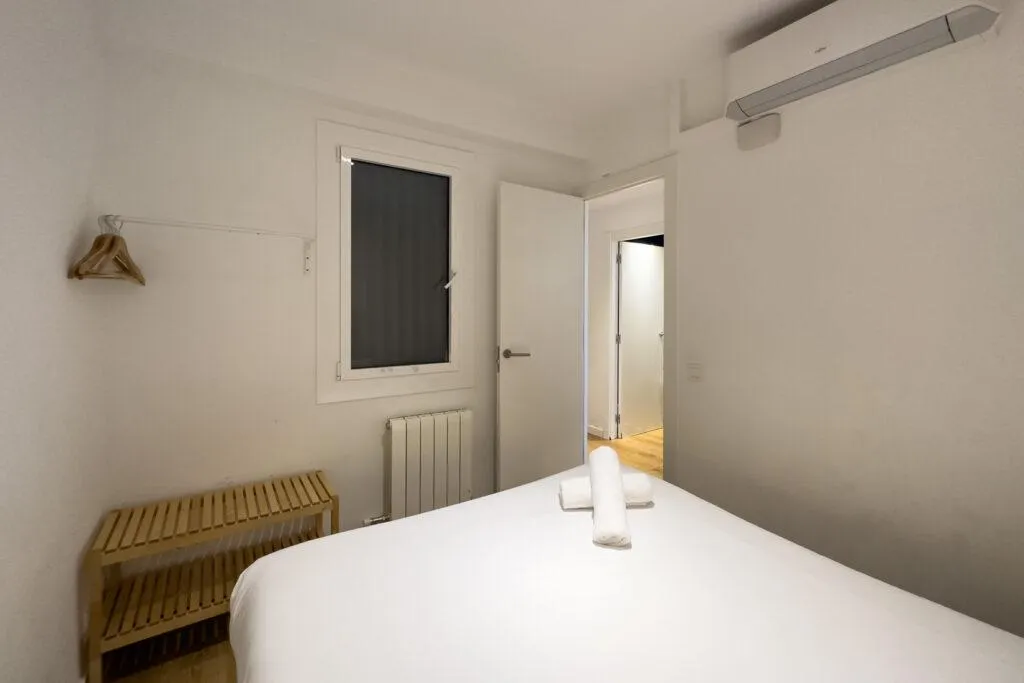 APARTMENT FOUR BEDROOMS Room, Ainb Barcelona Sants Apartments, Barcelona