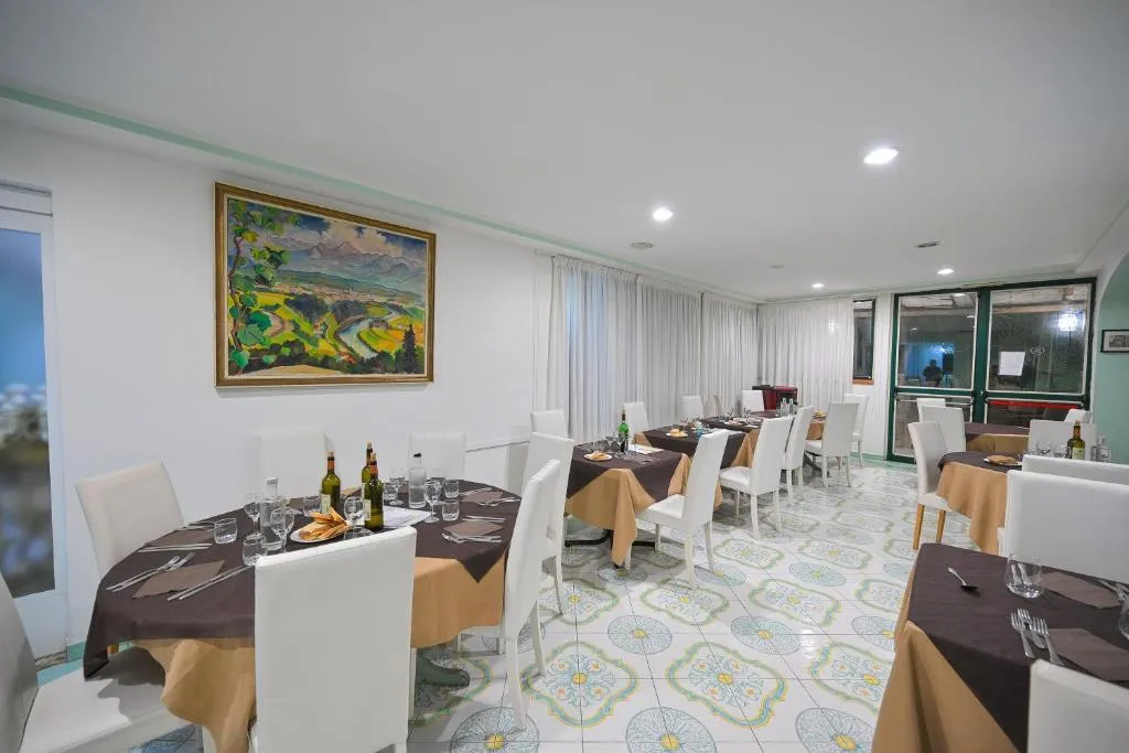 Restaurant, La Villa Resort & Spa, Naples