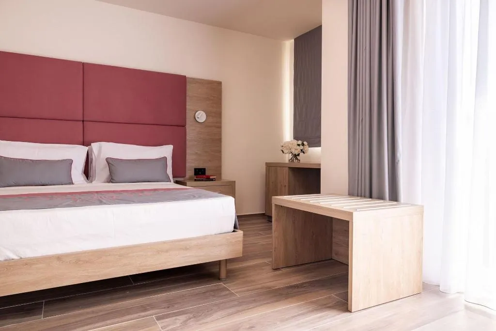 Room, C'est La Vie Boutik Swieqi, Malta