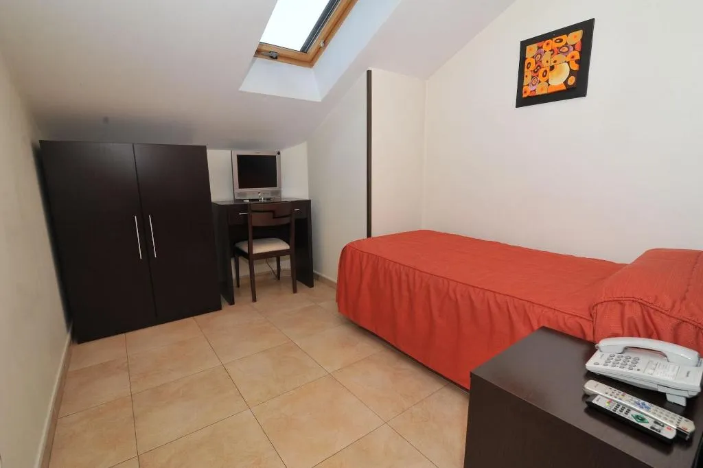 Room, Hostal Goyma Iii, Madrid