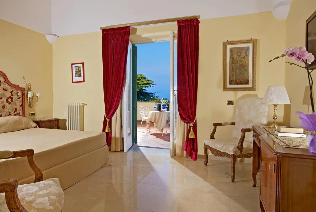 Room, San Michele, Naples