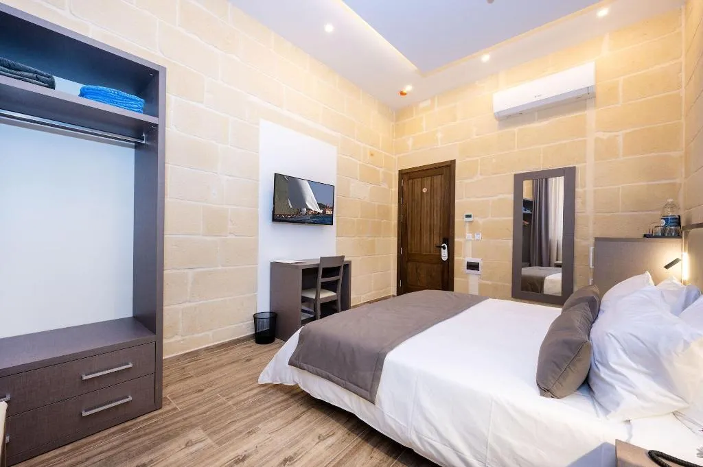 Room, C4 Retreats Gozo, Gozo