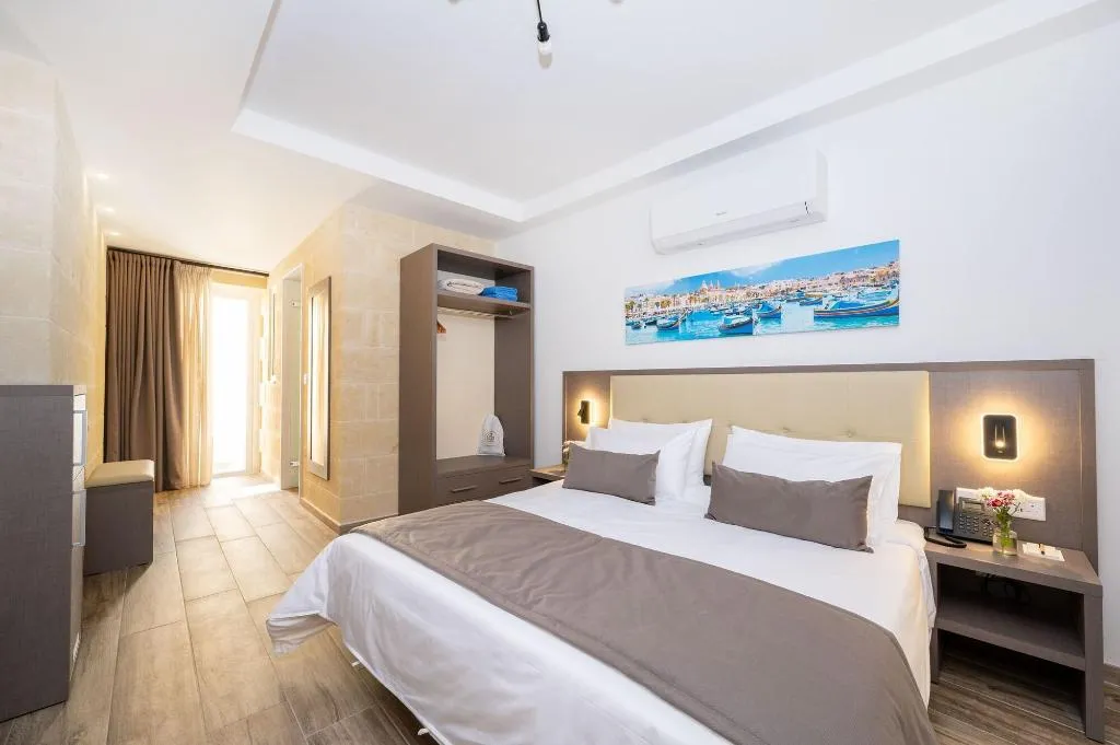Room, C4 Retreats Gozo, Gozo