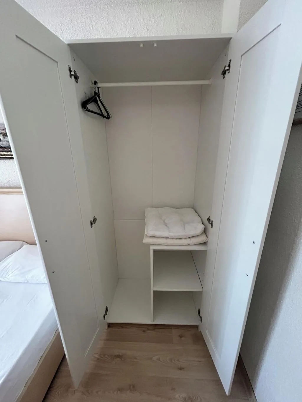 Room, Melaike, Izmir