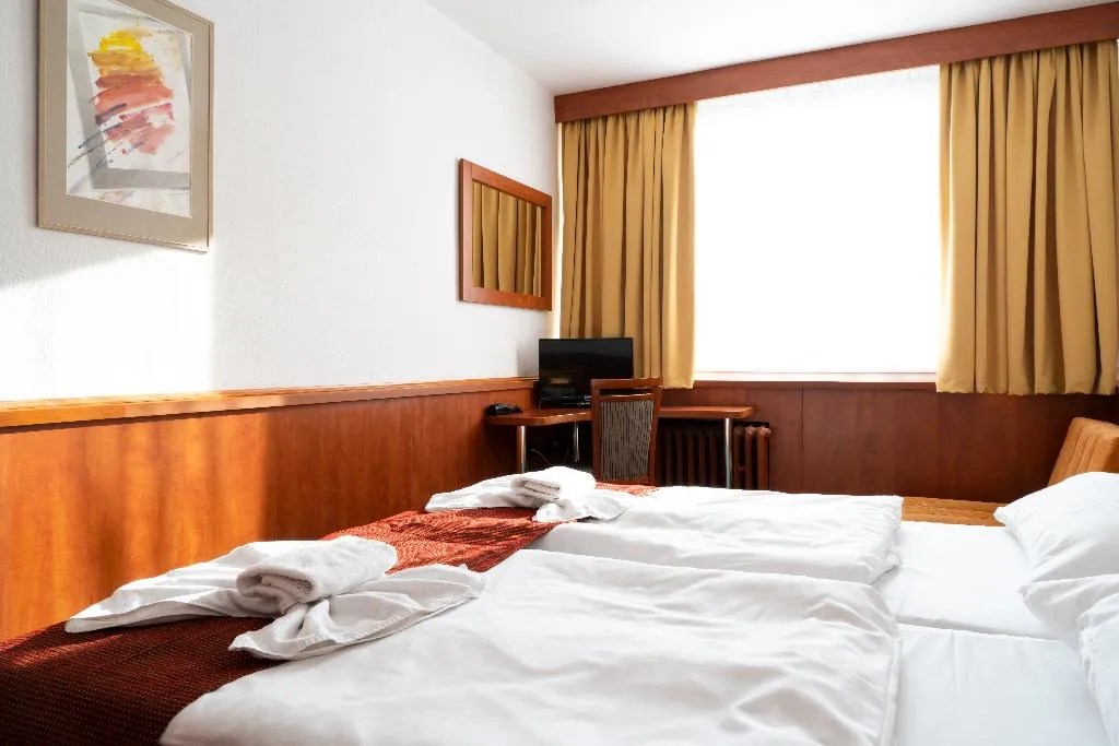 TRIPLE STANDARD Room, Olympik Tristar, Prague