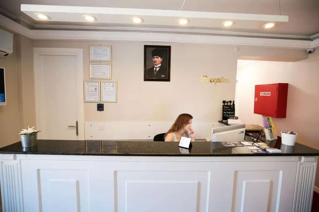 Lobby, Menendi Otel, Izmir