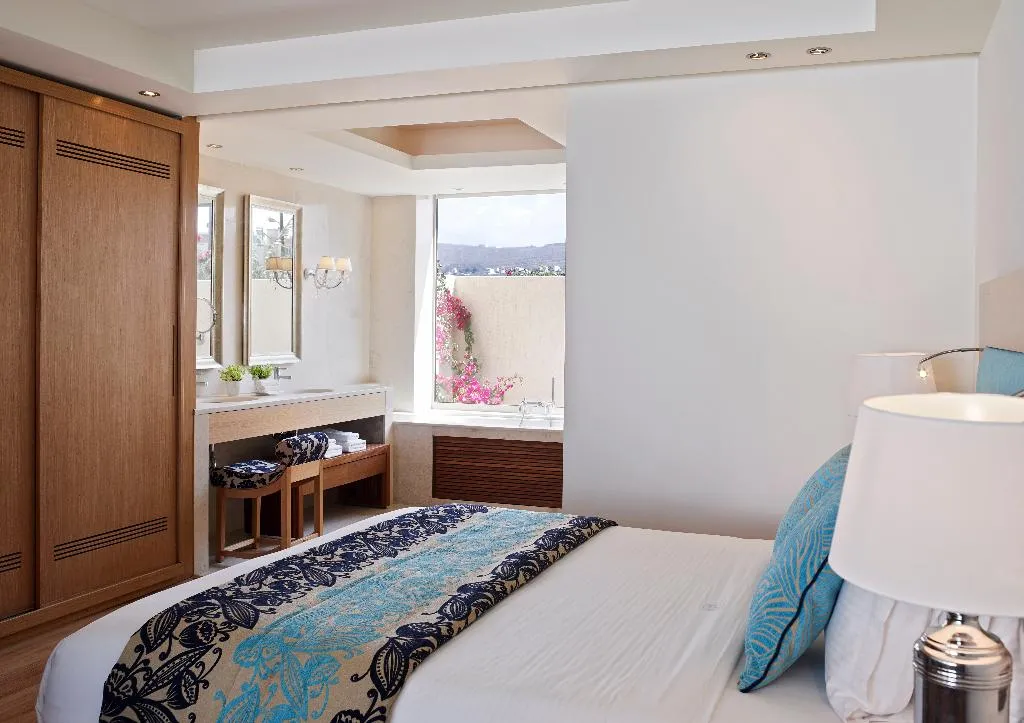 SUITE BEACH FRONT Room, Knossos Beach Bungalows & Suites, Crete