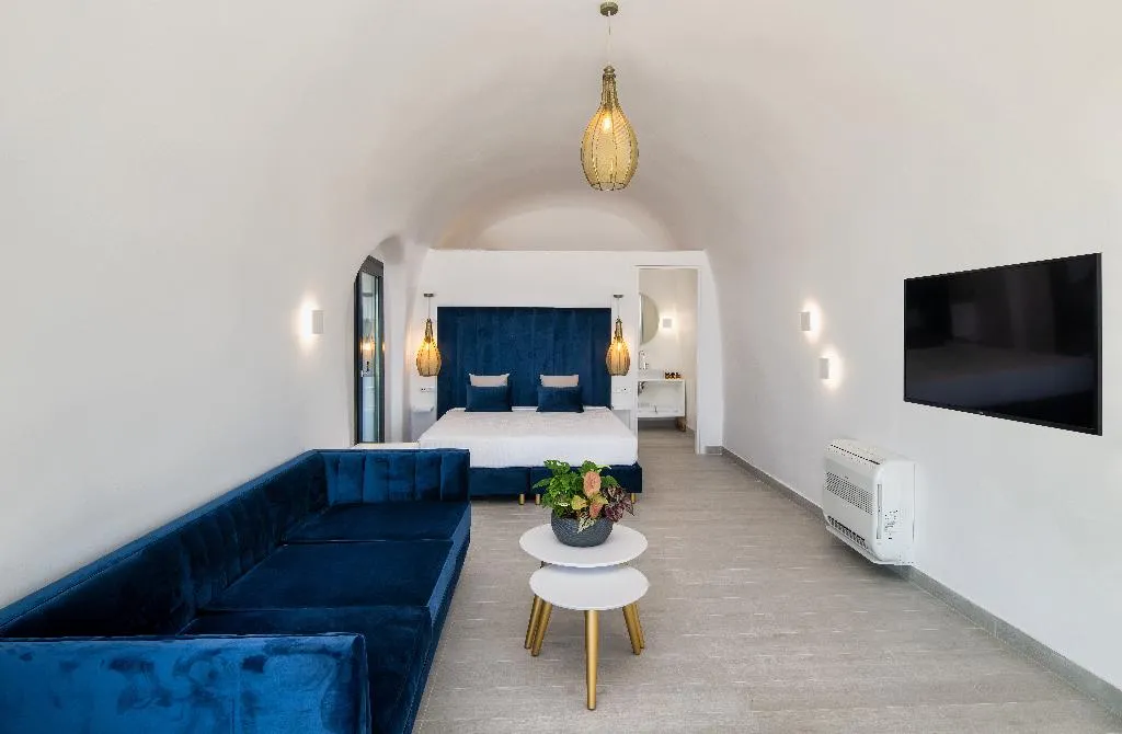 SUITE WITH PRIVATE POOL Room, Palm Island Suites, Santorini