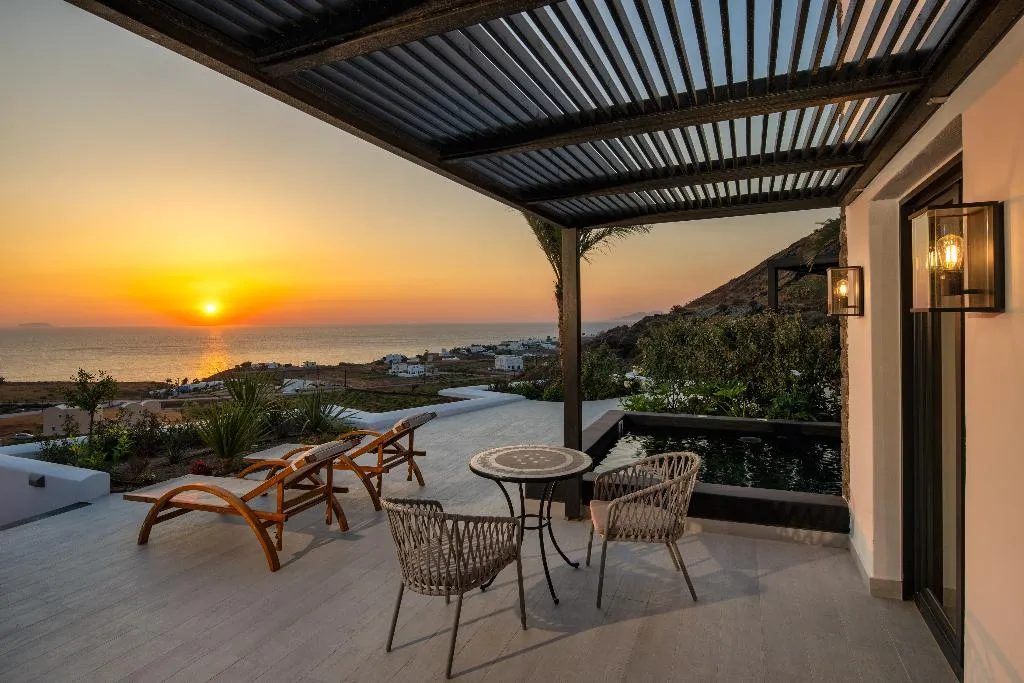 SUITE WITH PRIVATE POOL Room, Palm Island Suites, Santorini