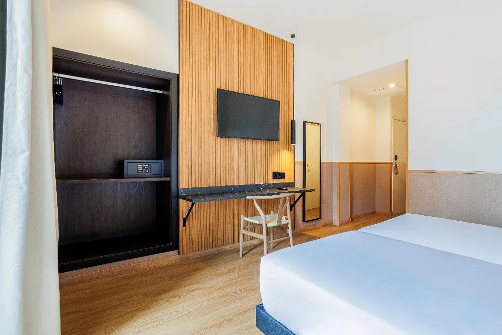 Double or Twin SUPERIOR Room, Acta Madfor Hotel, Madrid