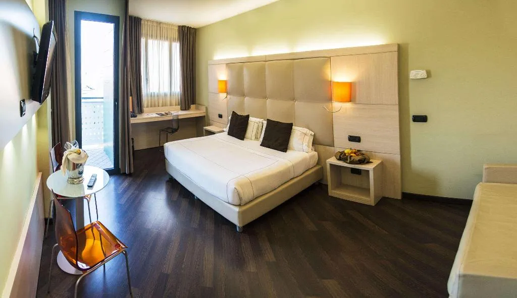 Room, Acca Palace, Milan