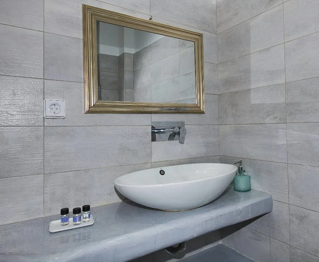 DOUBLE SUPERIOR Room, Ira Apartments, Santorini
