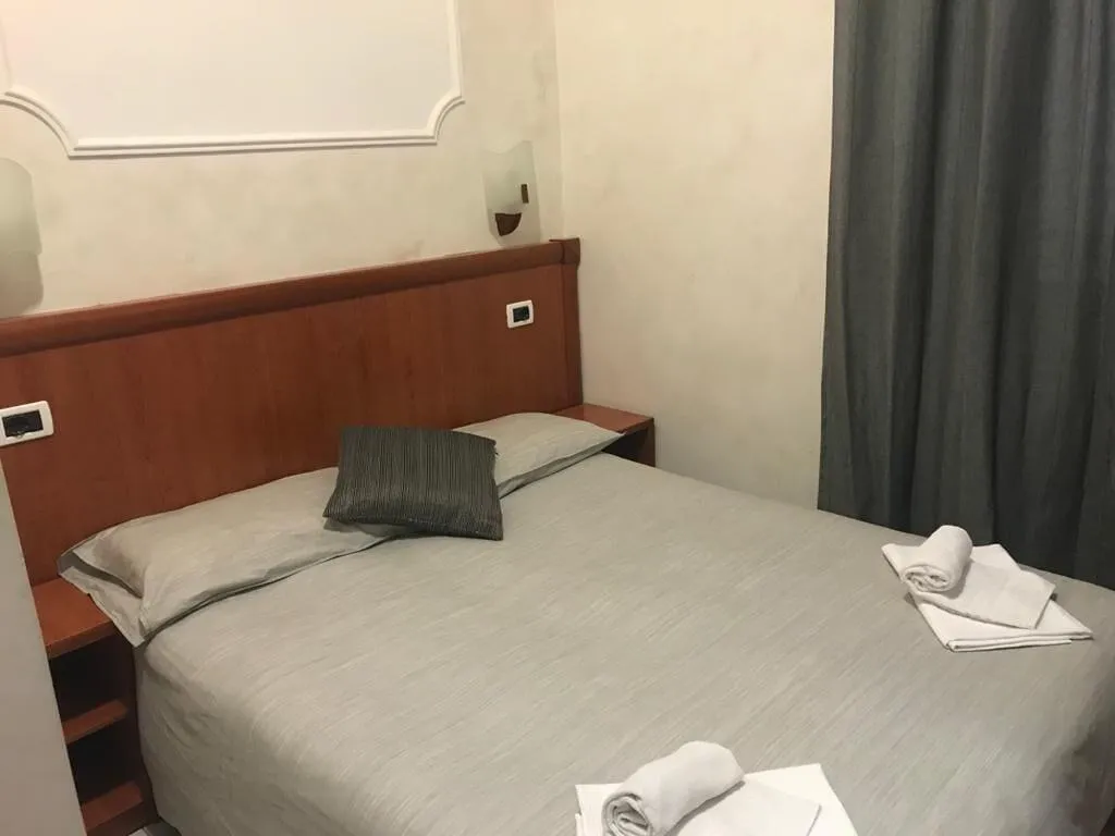 Room, Les Artes, Naples