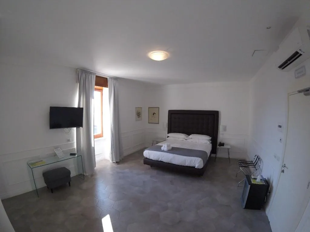 Room, Palazzo Balsamo, Naples