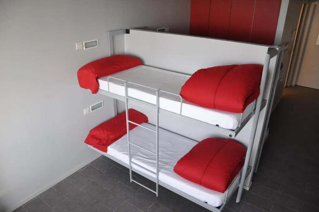 FAMILY ROOM CAPACITY 6 Room, Centre Esplai Hostel, Barcelona