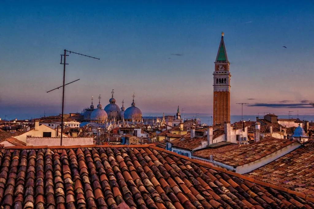General view, Ai Bareteri, Venice