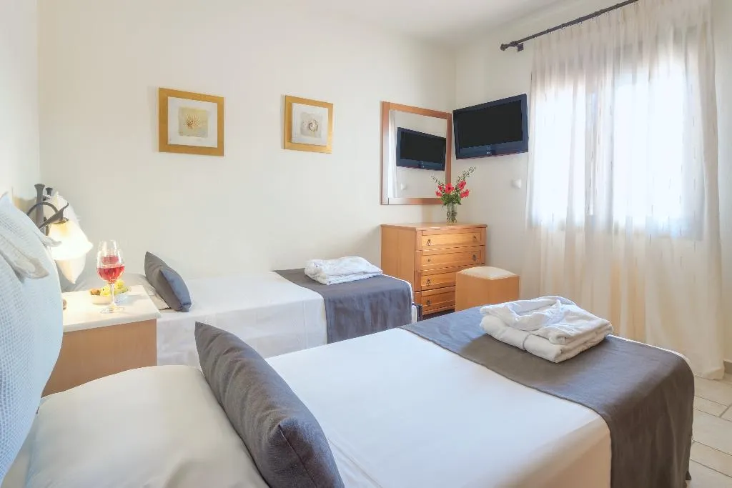 VILLA FOUR BEDROOMS Room, Miramare Resort & Spa, Crete
