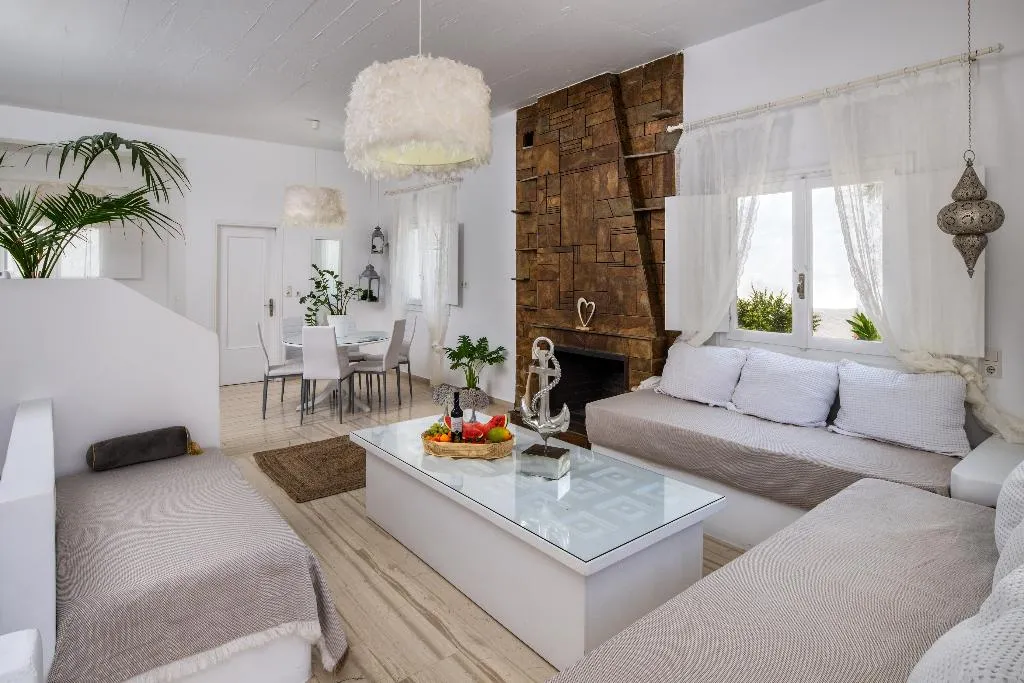 HOUSE TWO BEDROOMS ONE BATHROOM Room, Sol Mare Salis, Santorini
