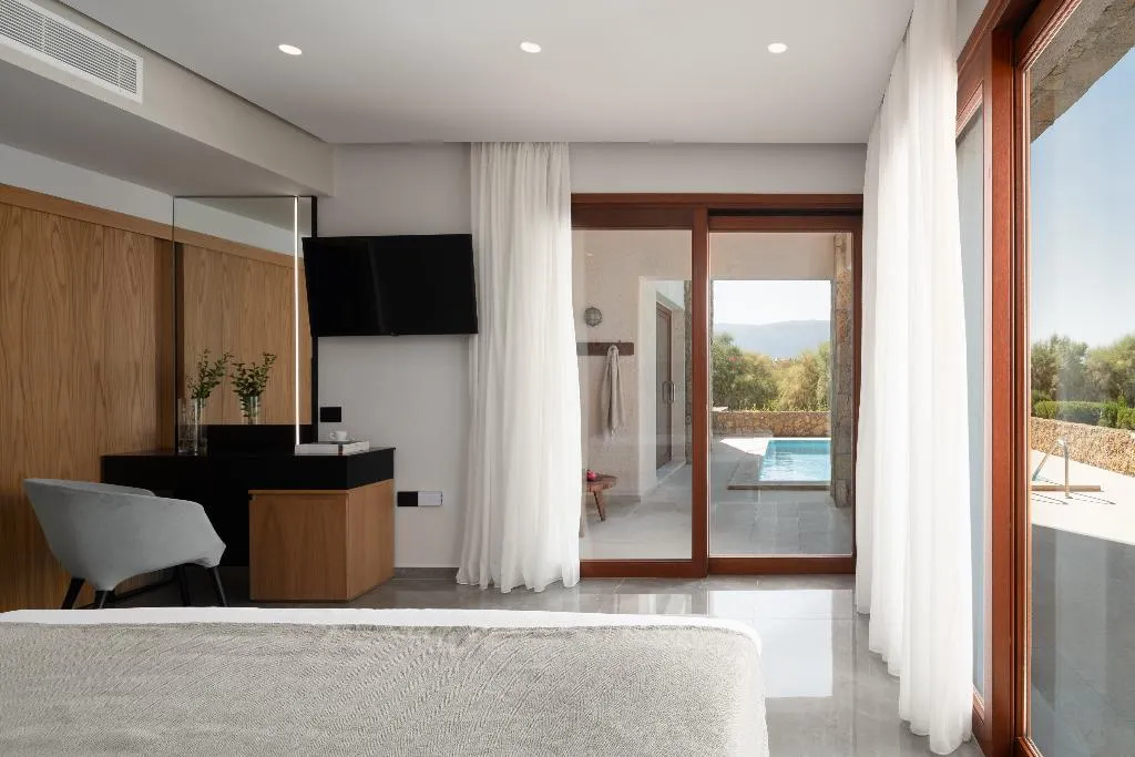 SUITE WITH PRIVATE POOL Room, Ikaros Beach Luxury Resort Spa, Crete