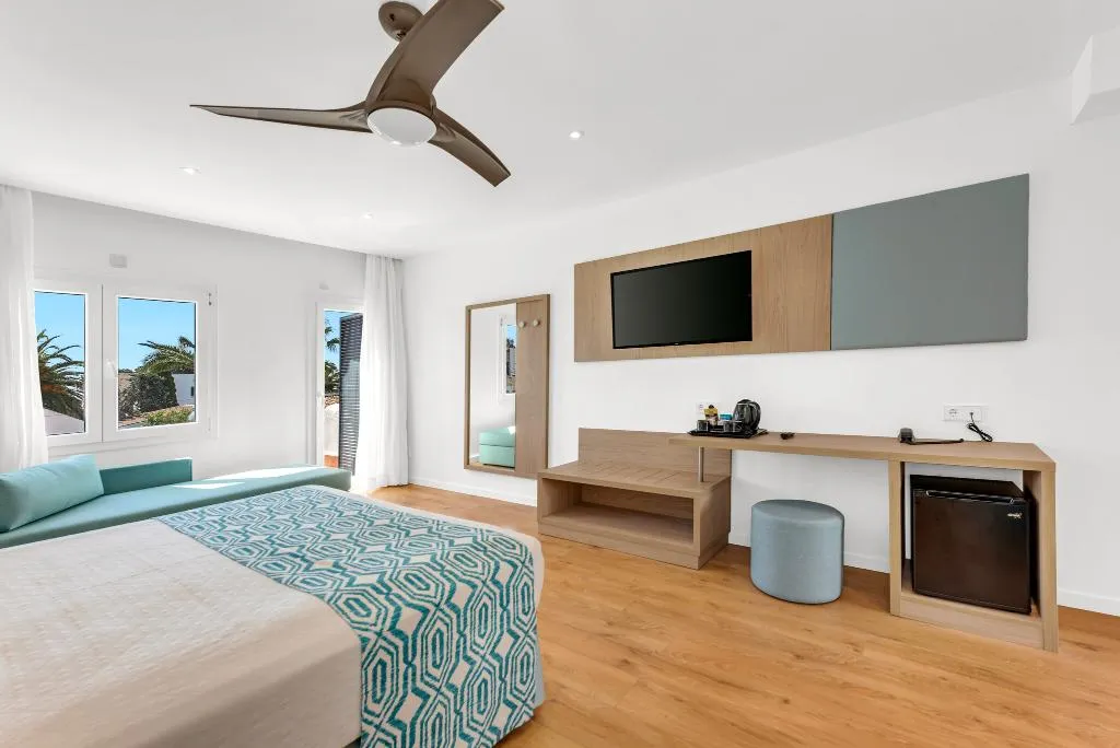 QUADRUPLE STANDARD Room, Hotel Palia Dolce Farniente,, Majorca