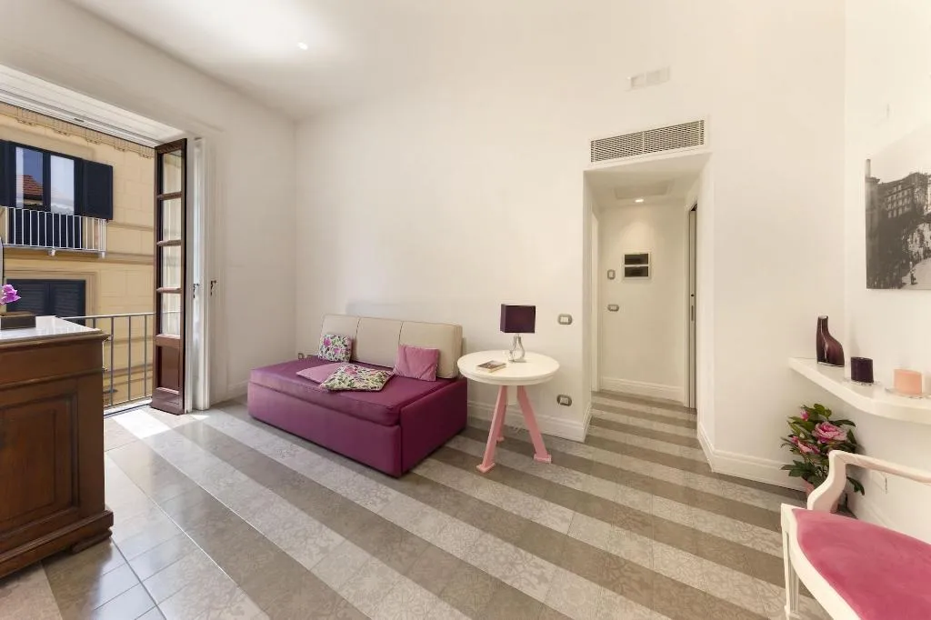 Room, La Casa Dell Orologio, Naples