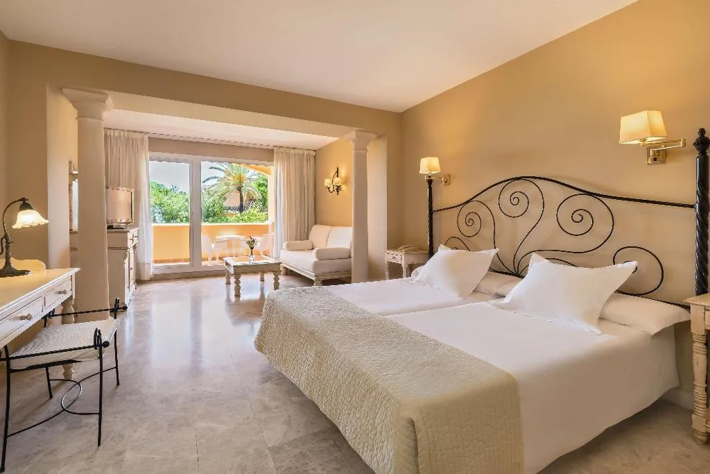 TRIPLE STANDARD Room, Hotel Guadalmina, Costa Del Sol