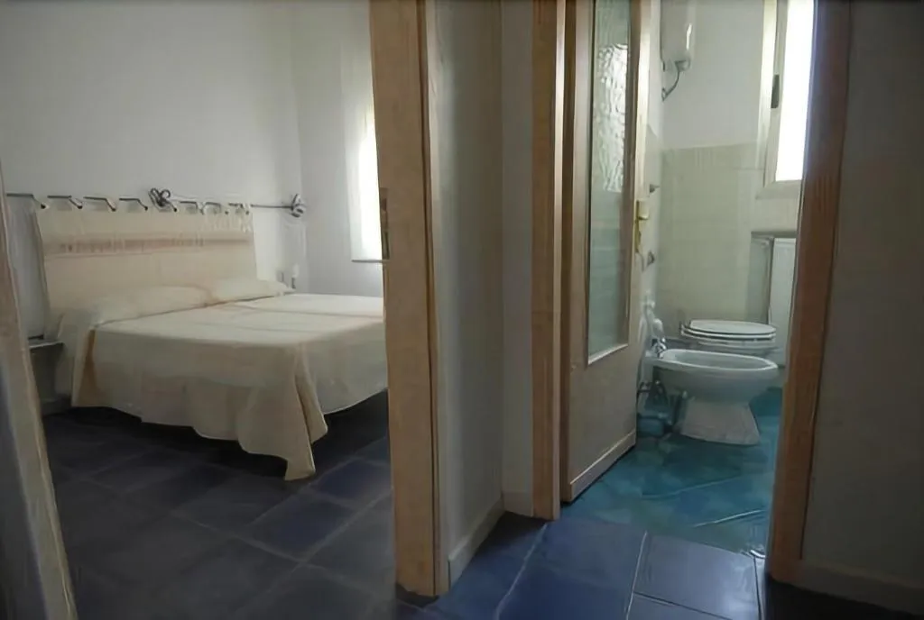 Room, Nughe' e' Oro, Olbia