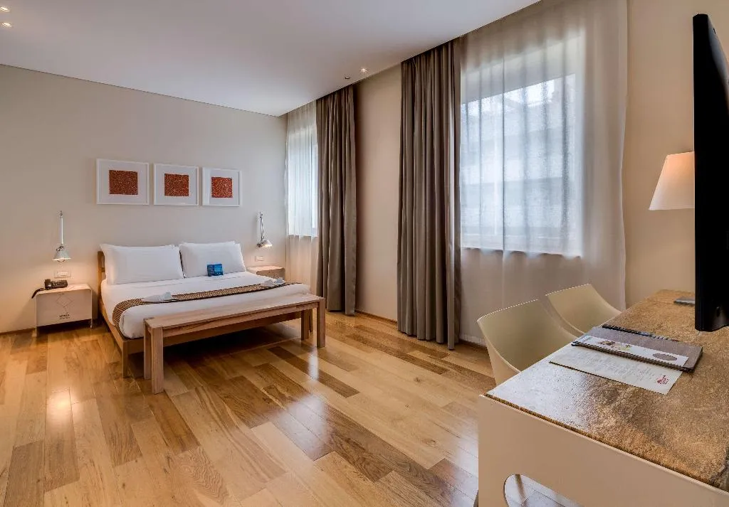 DOUBLE SUPERIOR QUEEN BED Room, Best Western Plus Hotel Bologna, Venice