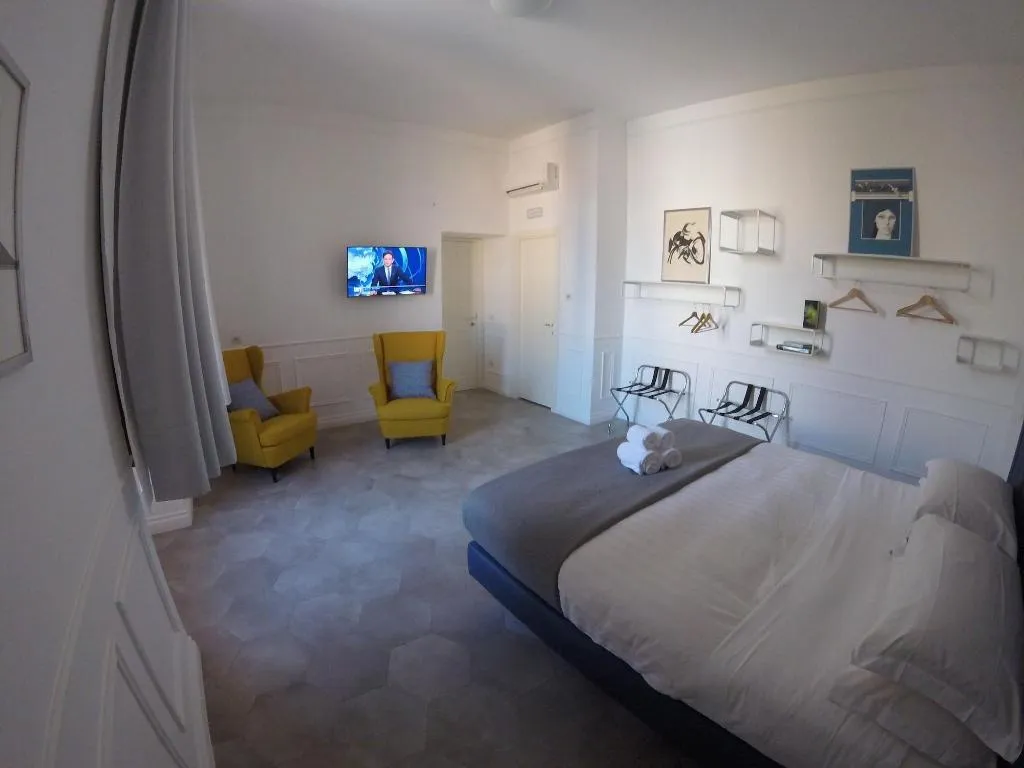 Room, Palazzo Balsamo, Naples