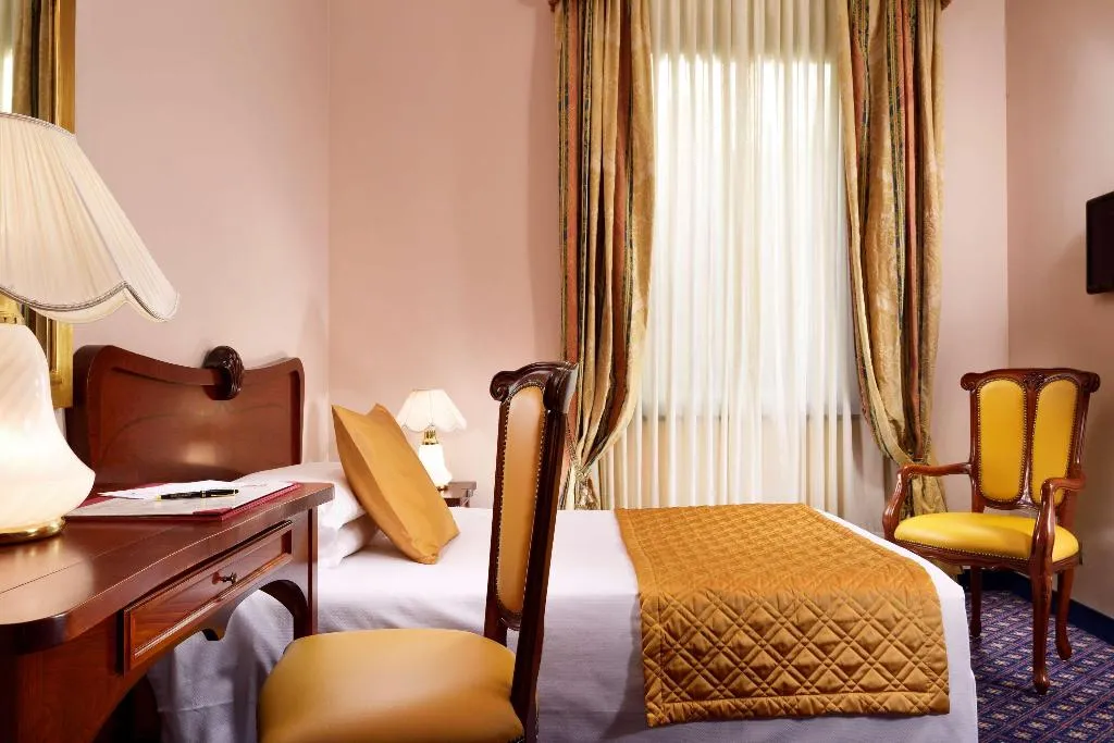 Room, Berchielli, Florence